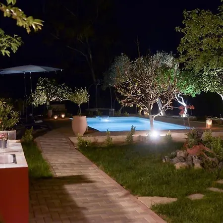 The Red House In Dassia Extérieur photo