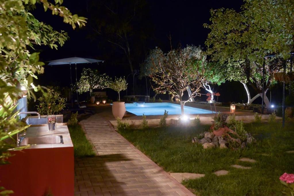 Villa The Red House In