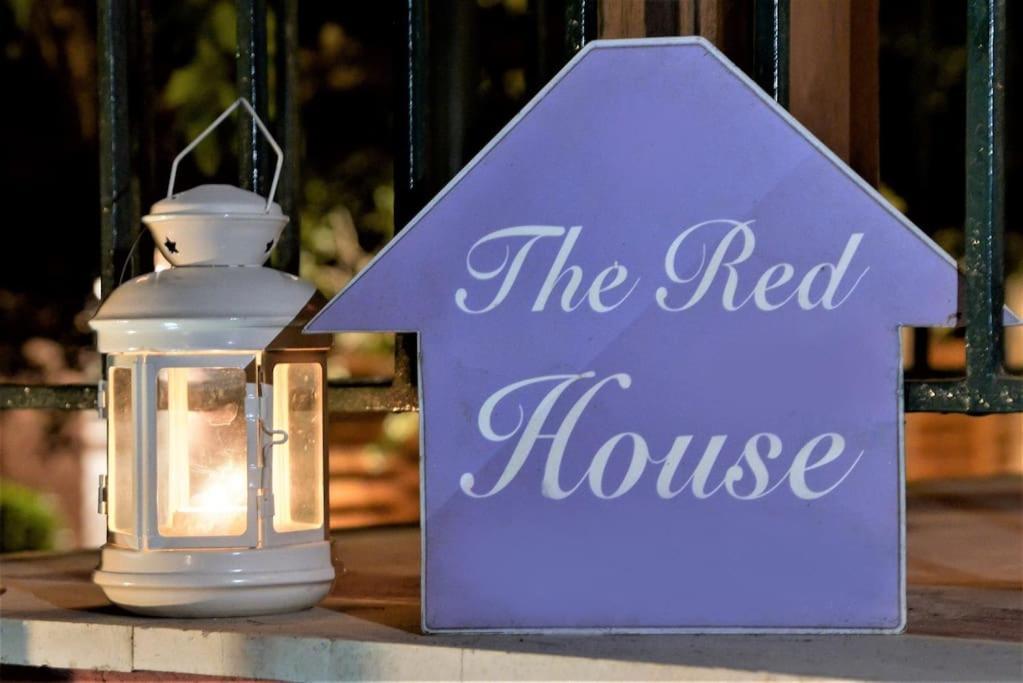 Villa The Red House In